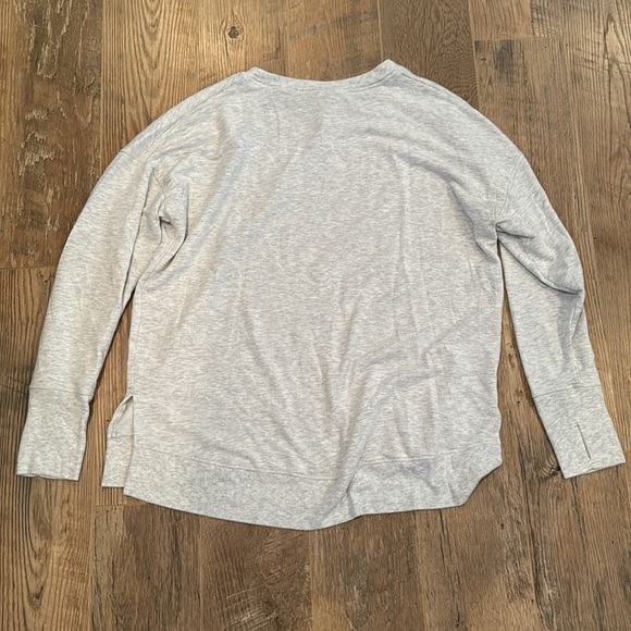 Athleta Woman’s Gray Crewneck Size XL - Picture 5 of 7